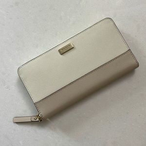 Never used Kate Spade zip up wallet.